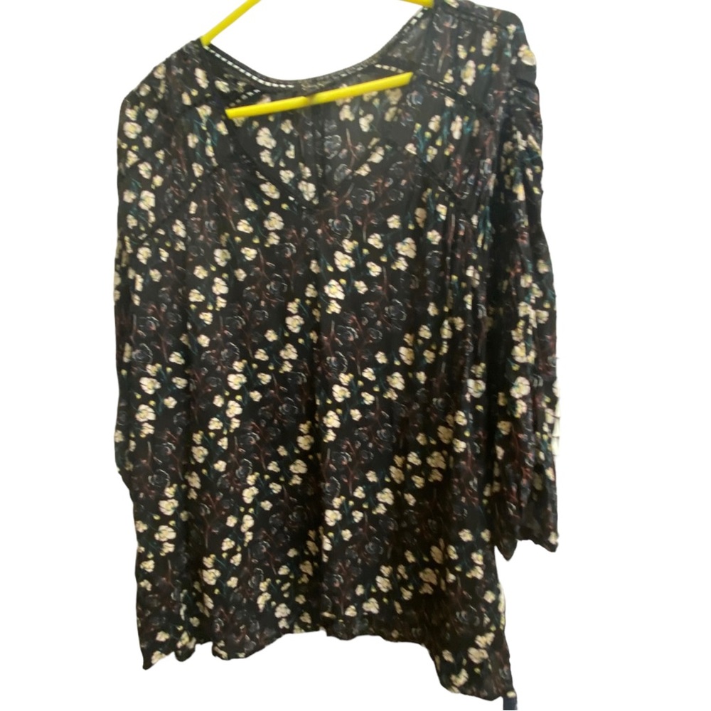 Jessica Simpson black floral top.